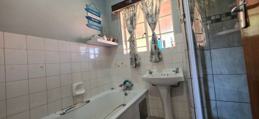 3 Bedroom Property for Sale in Naudeville Free State